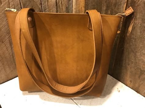 Y TOTE IN LEATHER 